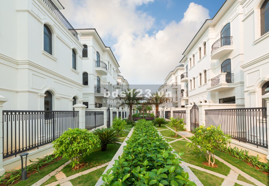 Bán biệt thự song lập Phong Lan view vườn giá chỉ 69 triệu/m2, lh 0825319878