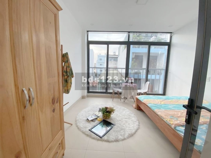 Cho thuê căn hộ 1 phòng ngủ rộng, cửa sổ lớn view đẹp ngay công viên Làng Hoa
