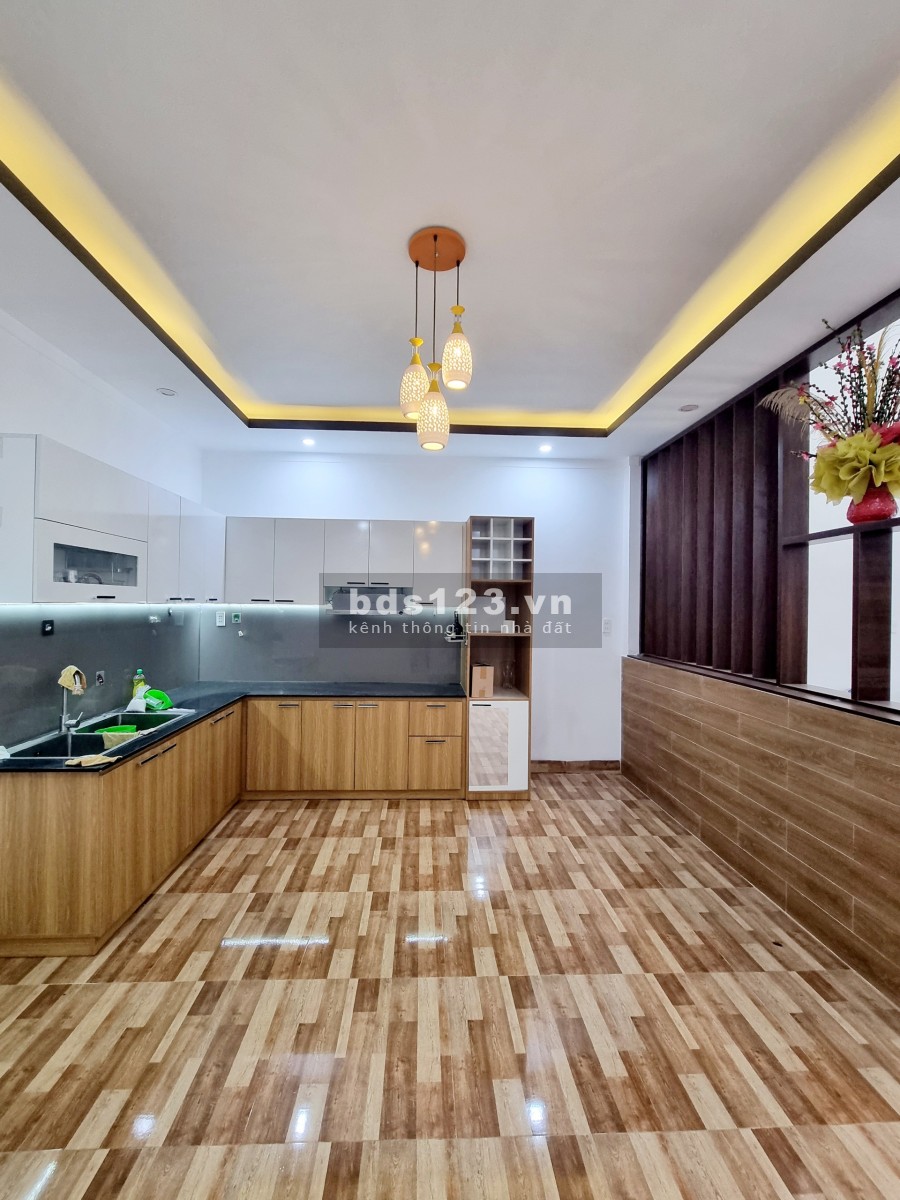 Bán căn nhà 1 trệt, 1 lửng chợ Quang Thắng, diện ích 5x19m, giá bán 1.98 tỷ đường lớn