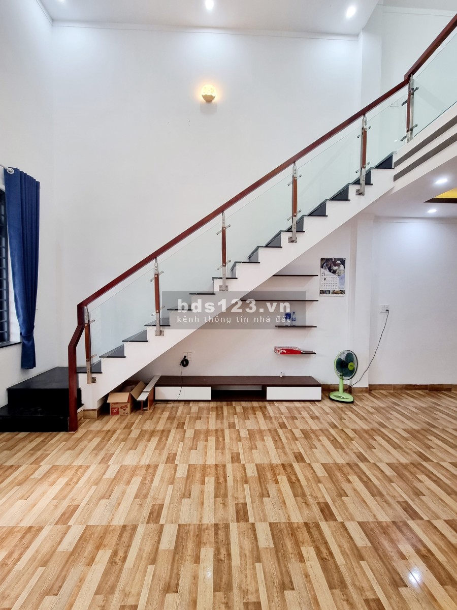 Bán căn nhà 1 trệt, 1 lửng chợ Quang Thắng, diện ích 5x19m, giá bán 1.98 tỷ đường lớn