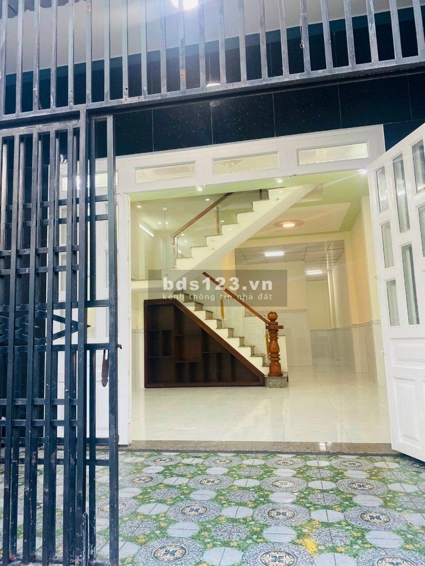 Kẹt tiền bán gấp nhà 1 trệt 1 lầu Hiệp thành 17 Quận 12 giá 1 tỷ 550 đang cho thuê 5tr/tháng