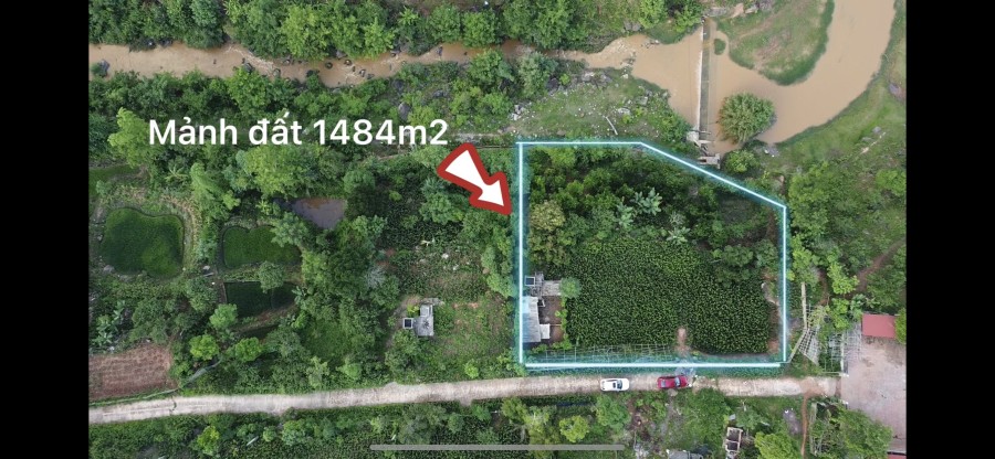 Bán gấp trả nợ mảnh đất 1484m2, sẵn 400m2 thổ cư tại Chiềng Sơn Mộc Châu lh Tùng 0972125742