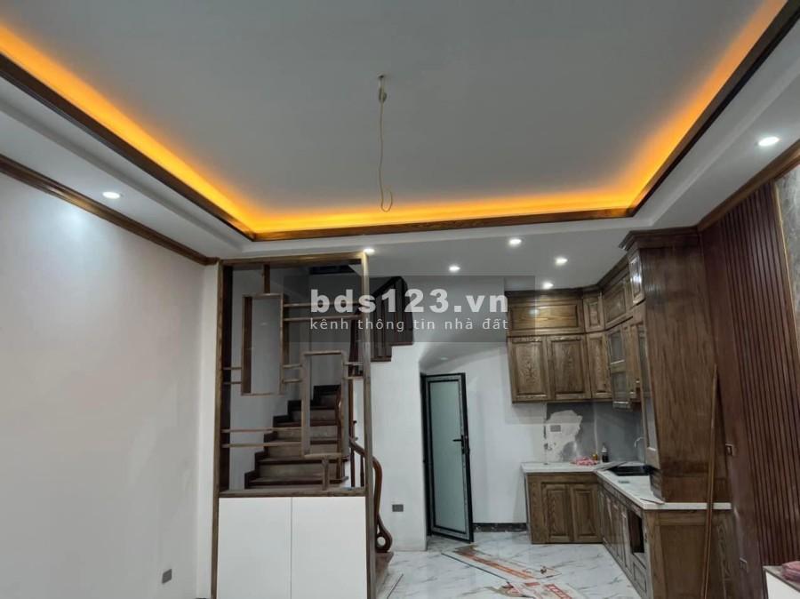 Bán nhà phố Vọng Hai Bà Trưng ngõ to rộng mới tinh dt 37m2 5 tâng giá 5.6 tỷ, có thương lượng