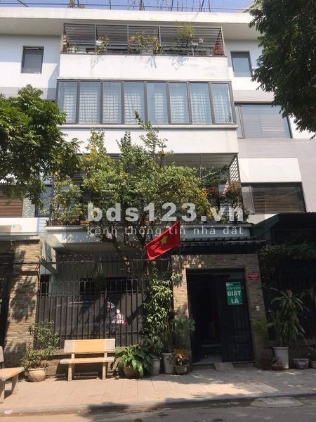 Bán nhà quận Hà Đông, đường Văn Khê, 12,8 tỷ, khu vực phát triển, 2 ô tô đỗ cửa