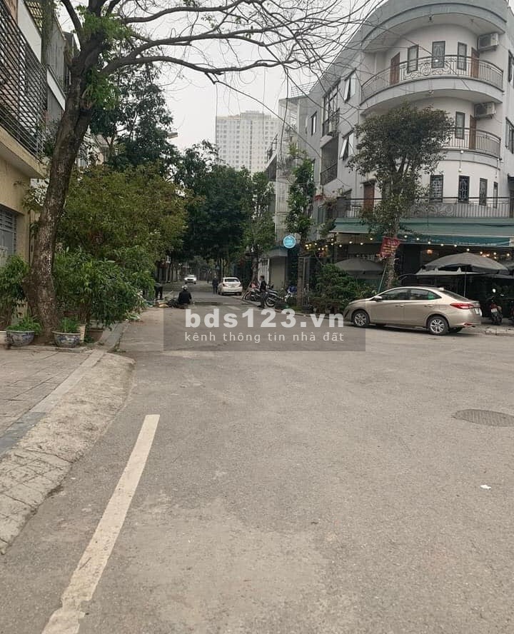 Bán nhà quận Hà Đông, đường Văn Khê, 12,8 tỷ, khu vực phát triển, 2 ô tô đỗ cửa