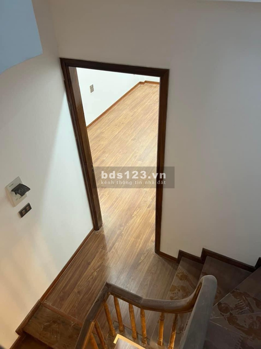 Bán nhà phố Vọng Hai Bà Trưng ngõ to rộng mới tinh dt 37m2 5 tâng giá 5.6 tỷ, có thương lượng