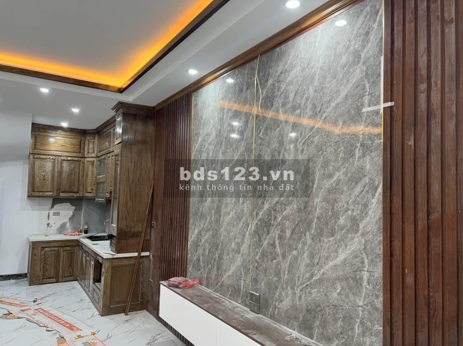 Bán nhà phố Vọng Hai Bà Trưng ngõ to rộng mới tinh dt 37m2 5 tâng giá 5.6 tỷ, có thương lượng