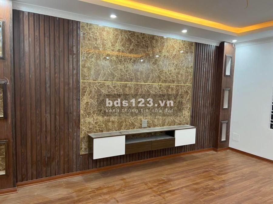 Bán nhà phố Vọng Hai Bà Trưng ngõ to rộng mới tinh dt 37m2 5 tâng giá 5.6 tỷ, có thương lượng