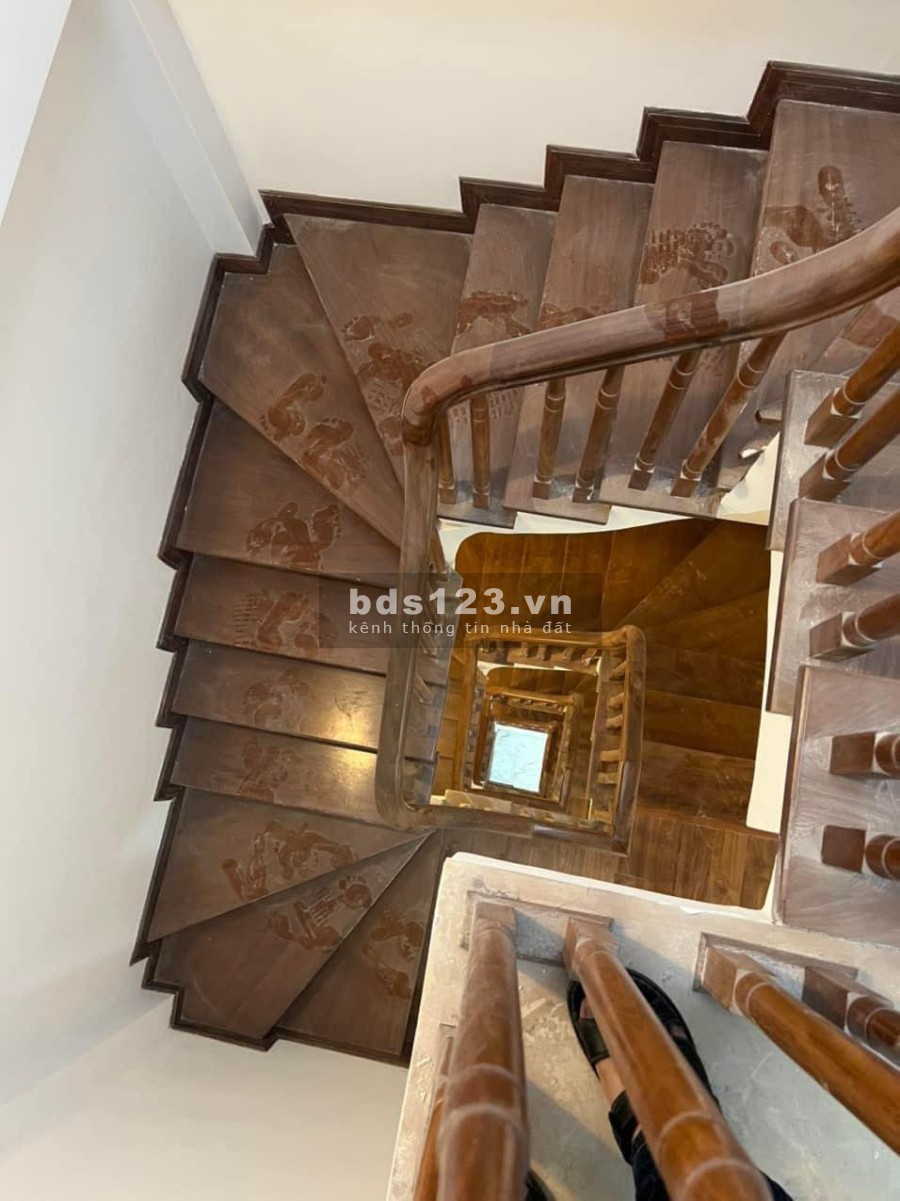 Bán nhà phố Vọng Hai Bà Trưng ngõ to rộng mới tinh dt 37m2 5 tâng giá 5.6 tỷ, có thương lượng