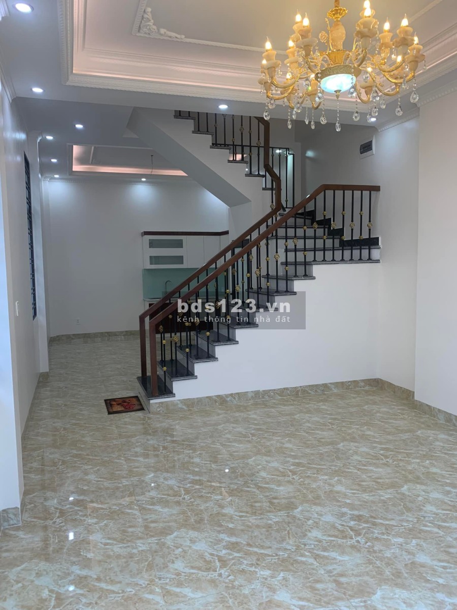 Mặt đường gần chợ Lũng Hoa đường 9m vỉa hè lô góc chỉ hơn 4 tỷ đường xe ra vào