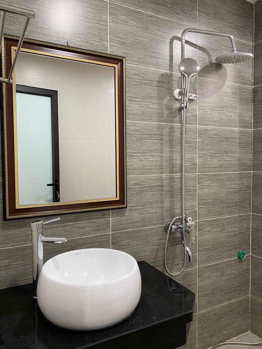 Bán nhà Trần Thái Tông Quận Cầu Giấy ô tô cách nhà, ngõ thông dt 42m2, 5 tầng, 4.5m, giá 3.7 tỷ