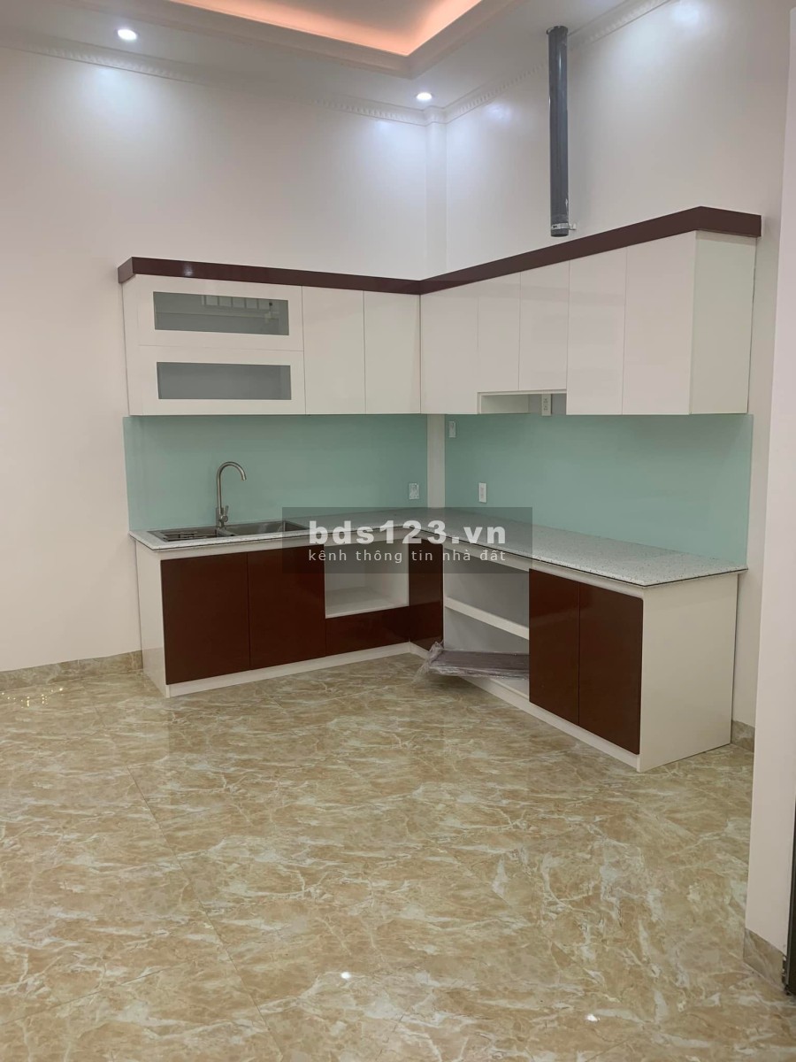 Mặt đường gần chợ Lũng Hoa đường 9m vỉa hè lô góc chỉ hơn 4 tỷ đường xe ra vào
