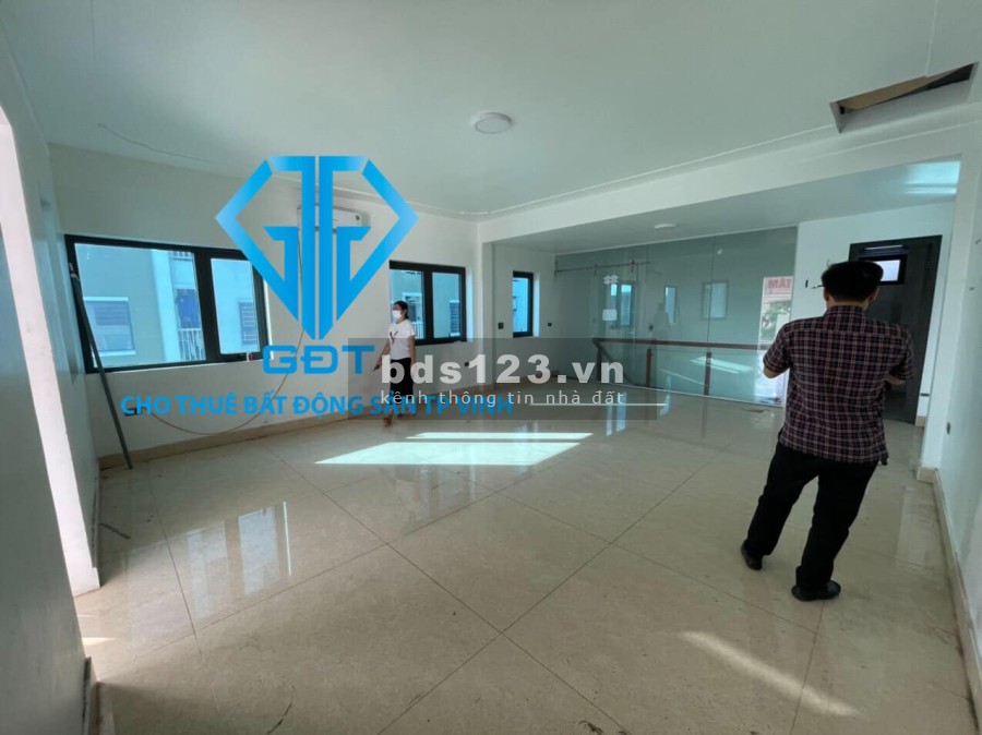 Cho thuê nhà nguyên căn đúc 4 tầng đường Lên Nin, liên hệ 0961537078 có sẵn đồ dùng