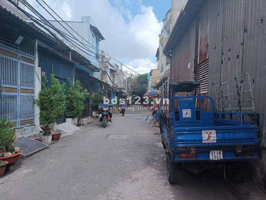 Cần bán nhà hẻm 55 đường số 18b 1 trệt 1 lầu đường thông 6m hướng ĐB giá 4,5 tỷ