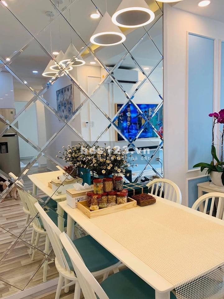 Cho thuê căn hộ diện tích 72m2 tại Terra Royal, quận 3 giá tốt tiện ích đầy đủ