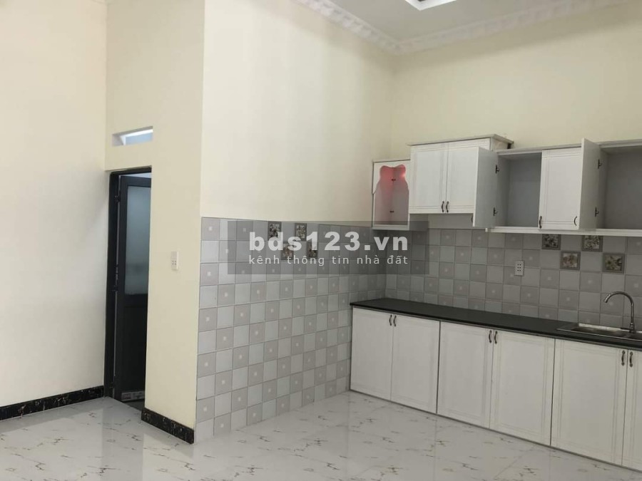 Bán căn nhà bên Quốc Lộ 50, sổ hồng riêng, bao công chứng sang tên, ngân hàng hỗ trợ vay