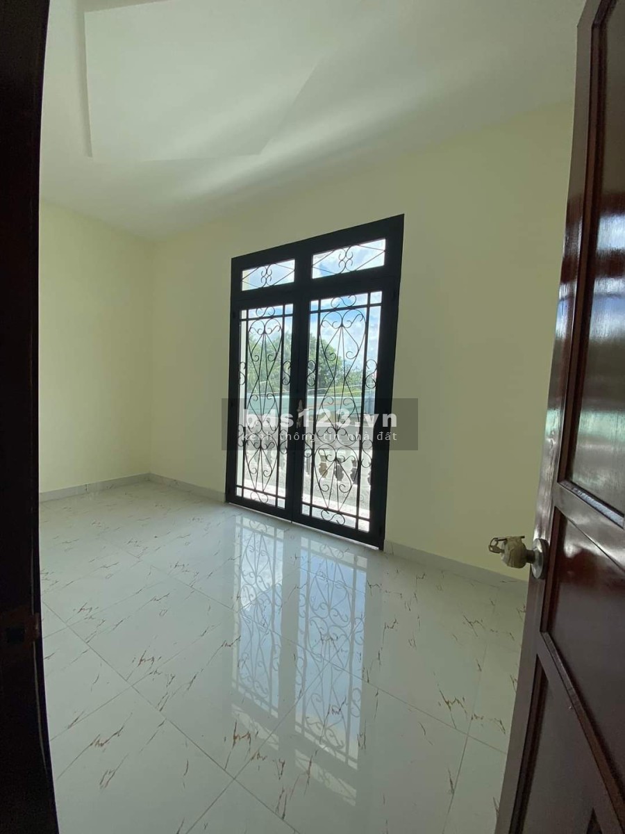 Bán căn nhà bên Quốc Lộ 50, sổ hồng riêng, bao công chứng sang tên, ngân hàng hỗ trợ vay