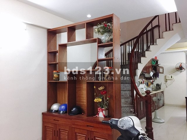 Bán nhà Tam Trinh Hoàng Mai ô tô lùi cửa, 4 tầng nội thất đẹp, giá 5,7 tỷ có thương lượng