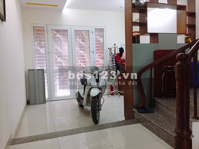 Bán nhà Tam Trinh Hoàng Mai ô tô lùi cửa, 4 tầng nội thất đẹp, giá 5,7 tỷ có thương lượng