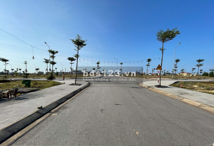 Bán đất ven biển, đã có sổ sẵn, hạ tầng hoàn thiện, cách sân bay tp Đồng Hới, chỉ 24tr/m2