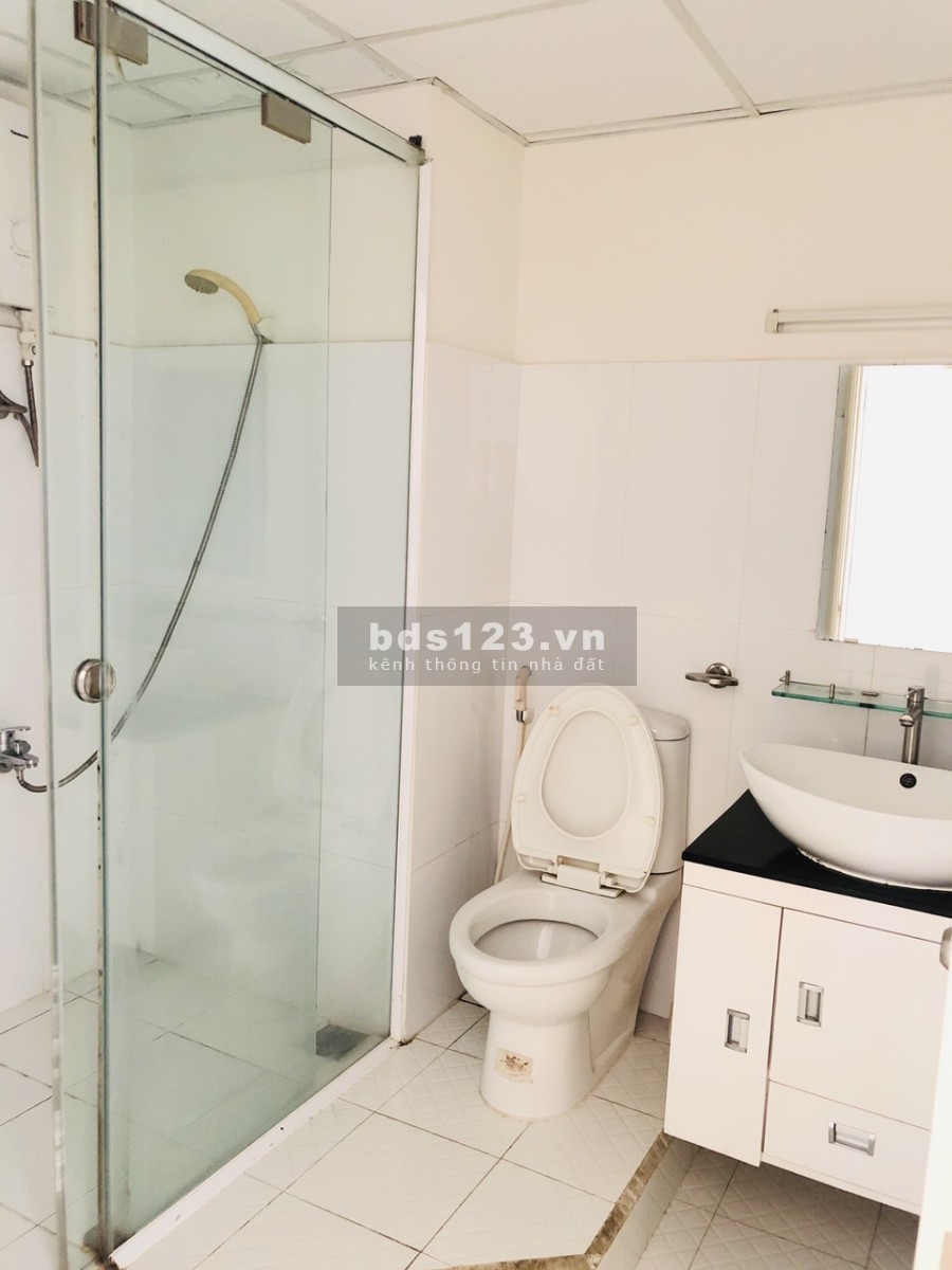 Cho thuê chung cư Conic giá rẻ, có NT đẹp, đối diện ĐH Văn Hiến, đến ở luôn