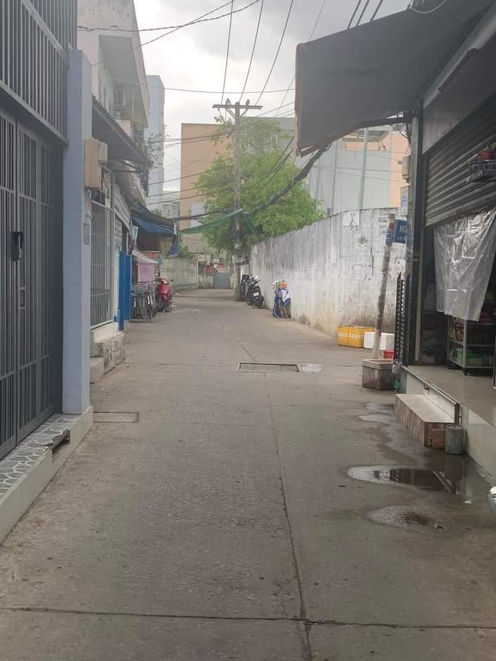 Xe hơi ngủ trong nhà ngang gần 6m, cách mặt tiền 50m kế bên Vincom Nam Long Huỳnh Tấn Phát