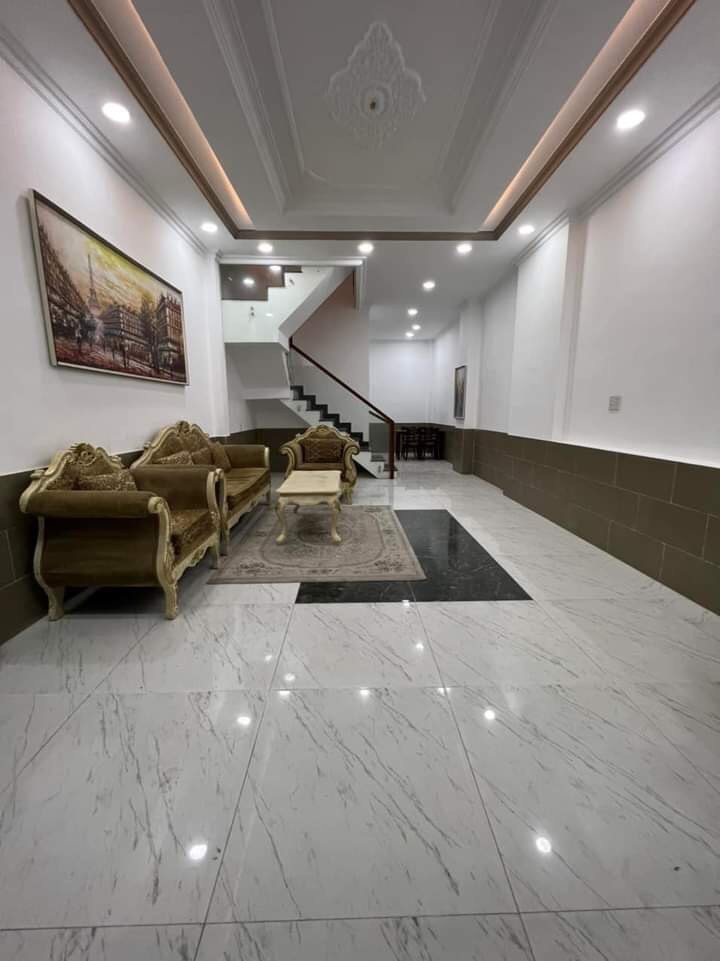 Xe hơi ngủ trong nhà ngang gần 6m, cách mặt tiền 50m kế bên Vincom Nam Long Huỳnh Tấn Phát