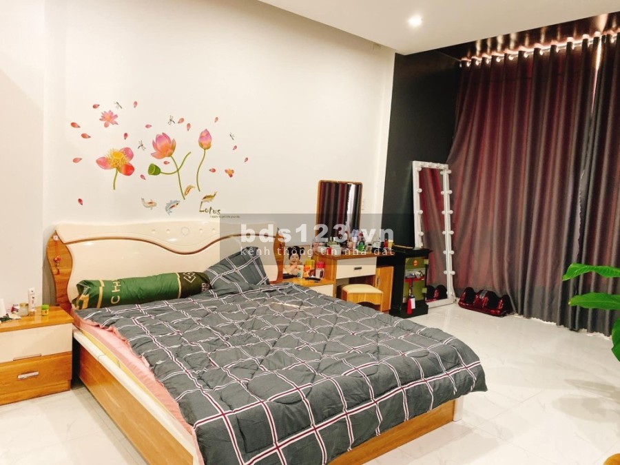 Gấp gấp!! cần bán nhà hòa hải, đầu đường mai đăng chơn, gần chợ non nước, lh 0947984998