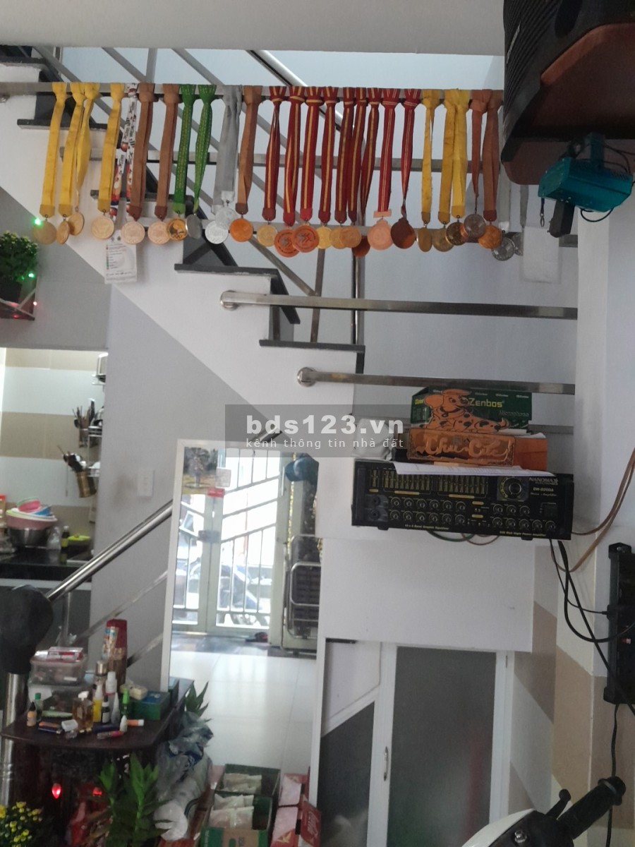 Bán gấp nhà Lê Văn Lương Quận 7, giá 1,5 tỷ thuận tiện giao thương, khu dân cư đông