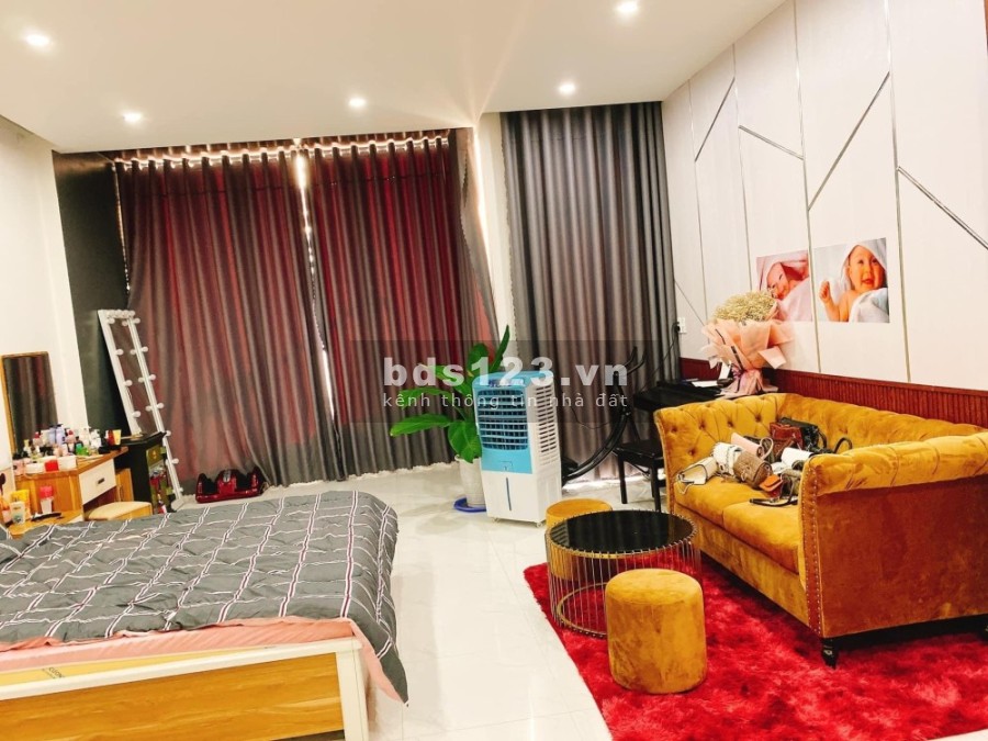 Gấp gấp!! cần bán nhà hòa hải, đầu đường mai đăng chơn, gần chợ non nước, lh 0947984998