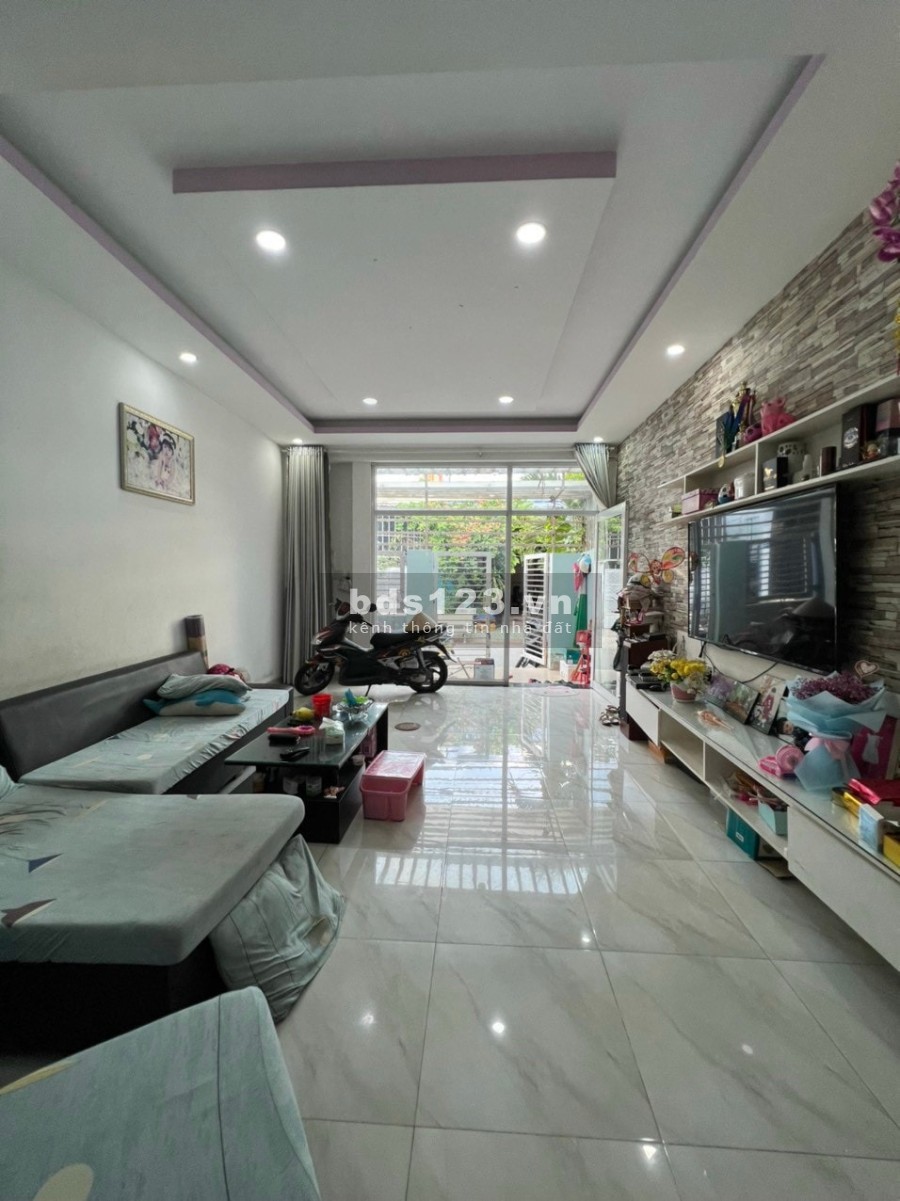 Nhà lầu mặt tiền ở KDC Lâu Đài Vàng, Bình Nhâm, Thuận An, Bình Dương