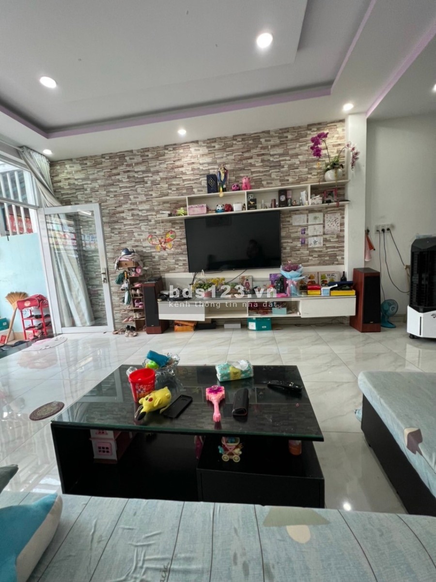 Nhà lầu mặt tiền ở KDC Lâu Đài Vàng, Bình Nhâm, Thuận An, Bình Dương