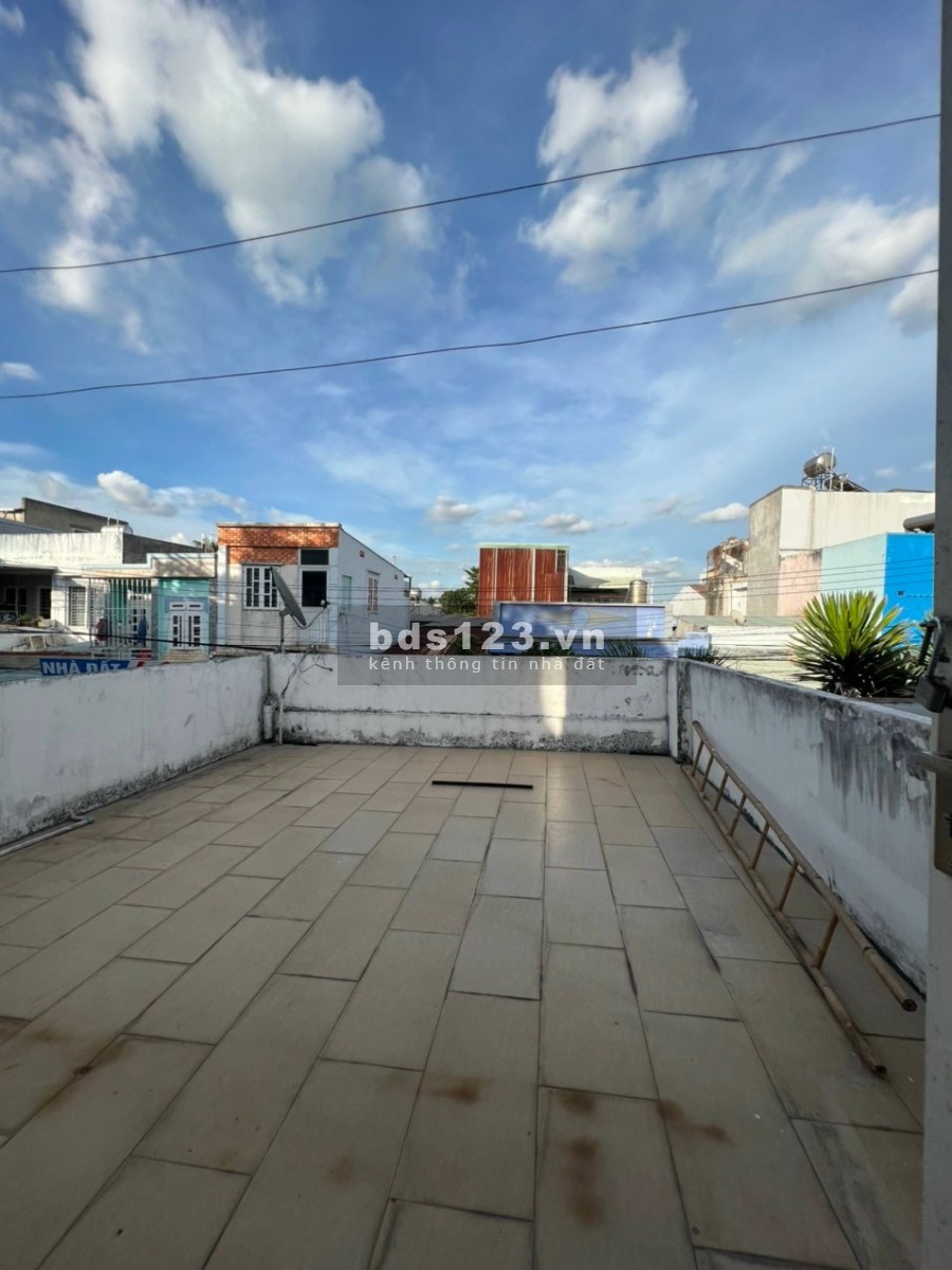 Nhà lầu mặt tiền ở KDC Lâu Đài Vàng, Bình Nhâm, Thuận An, Bình Dương