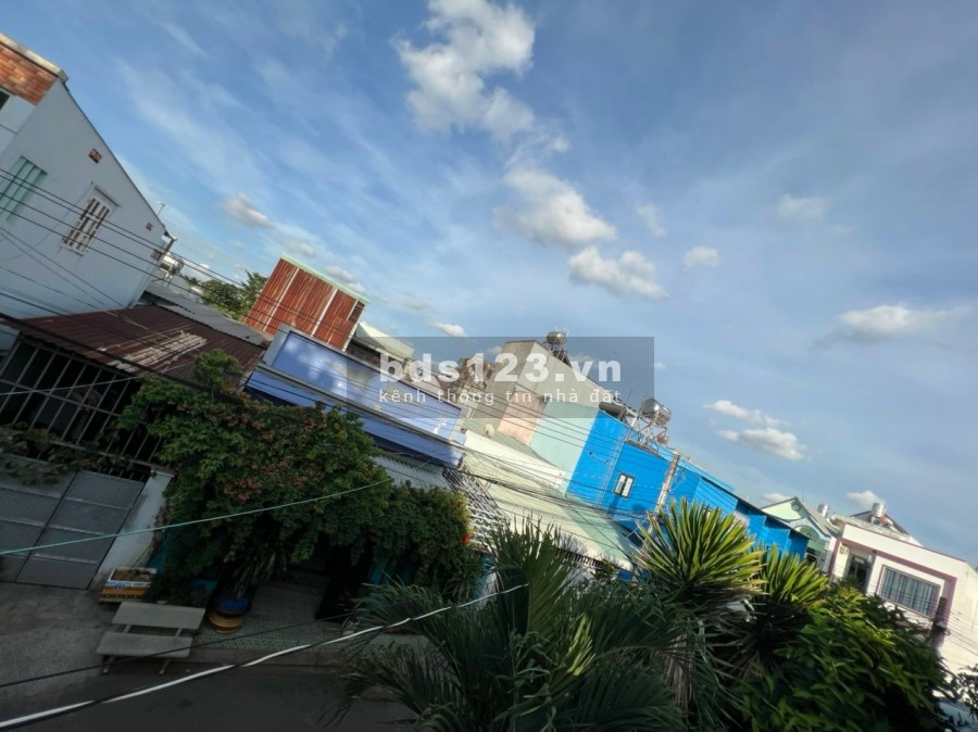 Nhà lầu mặt tiền ở KDC Lâu Đài Vàng, Bình Nhâm, Thuận An, Bình Dương
