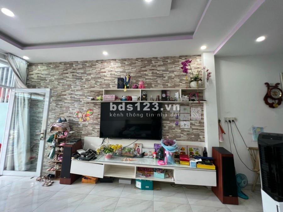 Nhà lầu mặt tiền ở KDC Lâu Đài Vàng, Bình Nhâm, Thuận An, Bình Dương