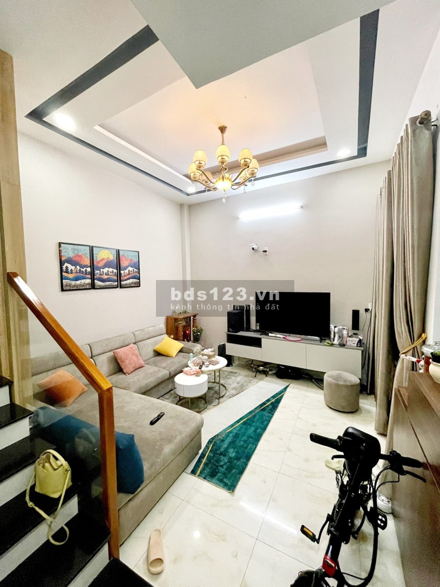 Nhà bán dt 52m2, 3 tầng, 3 phòng ngủ, đường Huỳnh Ngọc Huệ, Thanh Khê, Đà Nẵng giá chỉ 2t9