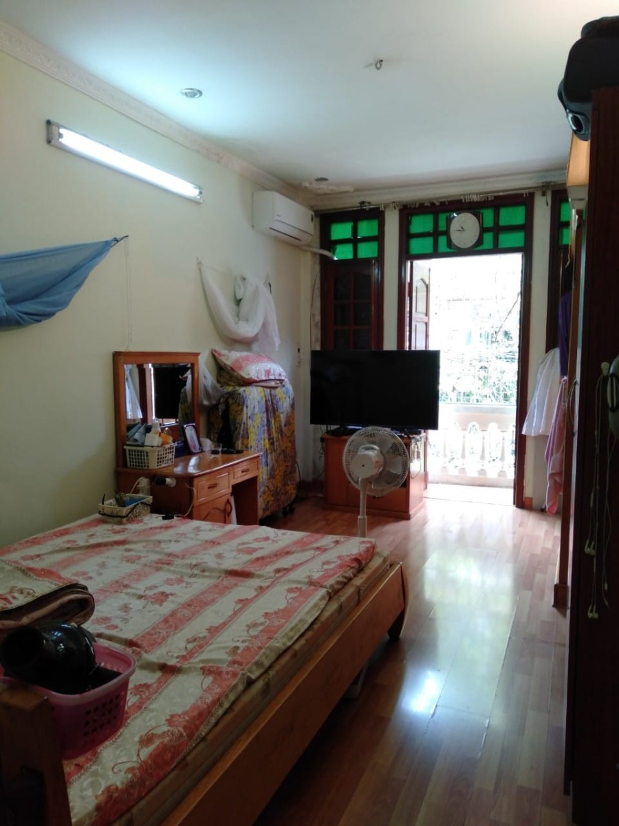 Bán nhà Phố Nguyên Hồng, 8.5 tỷ, diện tích sử dụng 55m2, 2 mặt ngõ, 10M ra ô tô tránh