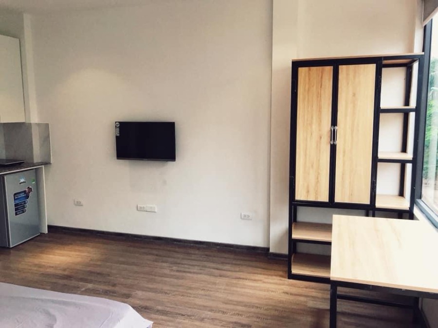 Bán căn hộ tầng trung Linh Lang, Ba Đình, 60M2, Lô góc, nội thất đẹp, ở luôn. CHỈ 1.95 tỷ.