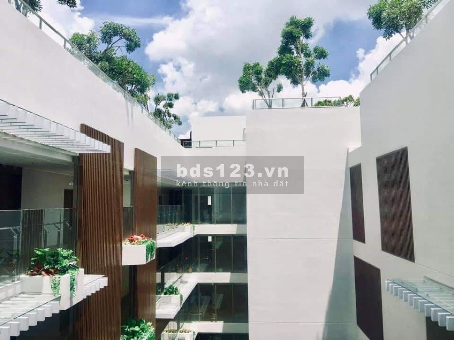Bán căn hộ Midtown M5 - 3 Phòng, 3 wc dtsd 130m2, nhà bàn giao hoàn thiện tầng cao view sông