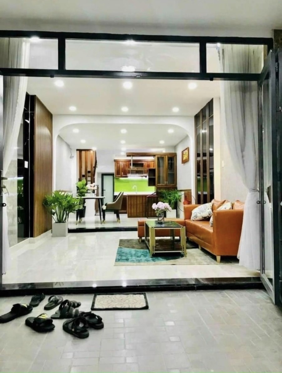 Bán nhà Hoàng Quốc Việt diên tích sử dung 50m² giá chỉ 4 tỷ đồng xe đổ cửa giá tốt