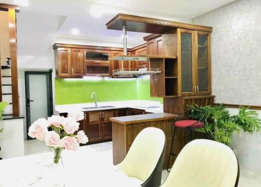 Bán nhà Hoàng Quốc Việt diên tích sử dung 50m² giá chỉ 4 tỷ đồng xe đổ cửa giá tốt