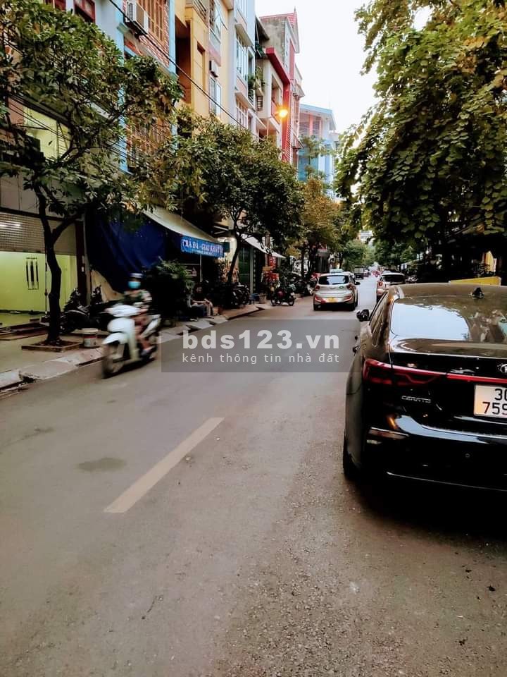 Nhà mặt phố trung tâm phân lô kinh doanh ô tô tránh dừng đỗ 24/7 liên hệ 0865363215