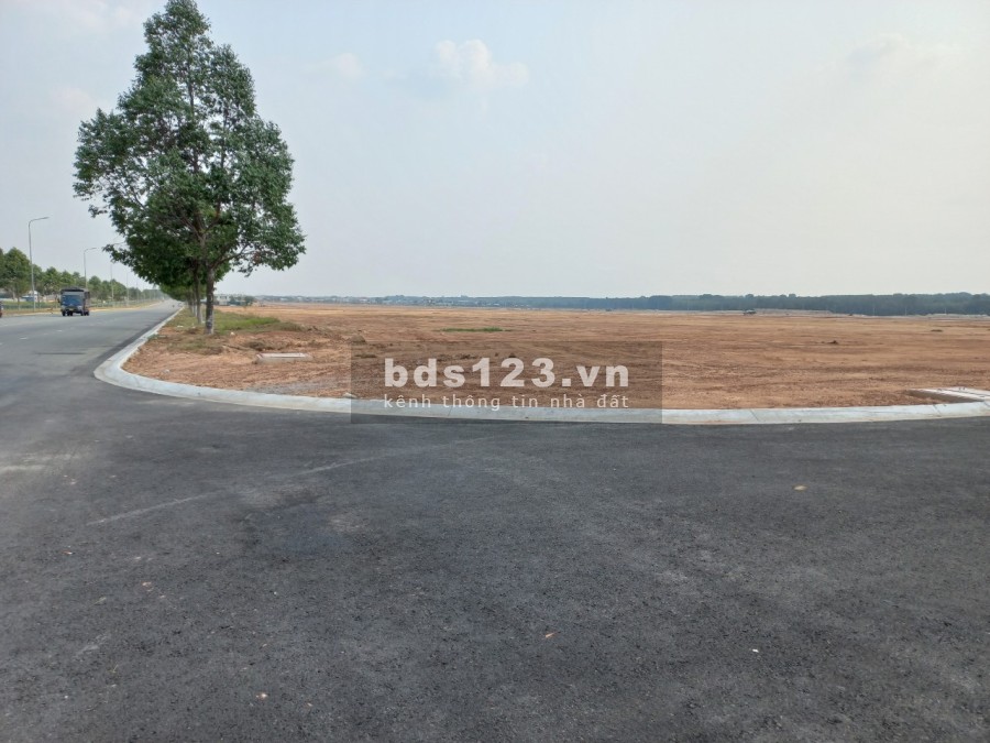 Bán đất 10000m2 trong khu công nghiệp Sóng Thần 3 Bình Dương. Bán đất kèm theo nhà xưởng giá rẻ