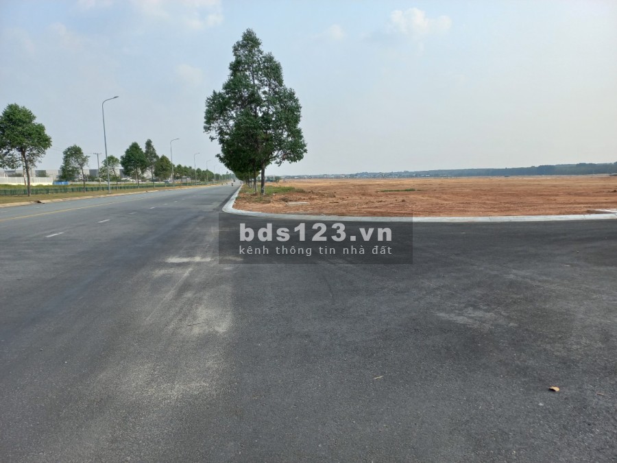 Bán đất 10000m2 trong khu công nghiệp Sóng Thần 3 Bình Dương. Bán đất kèm theo nhà xưởng giá rẻ