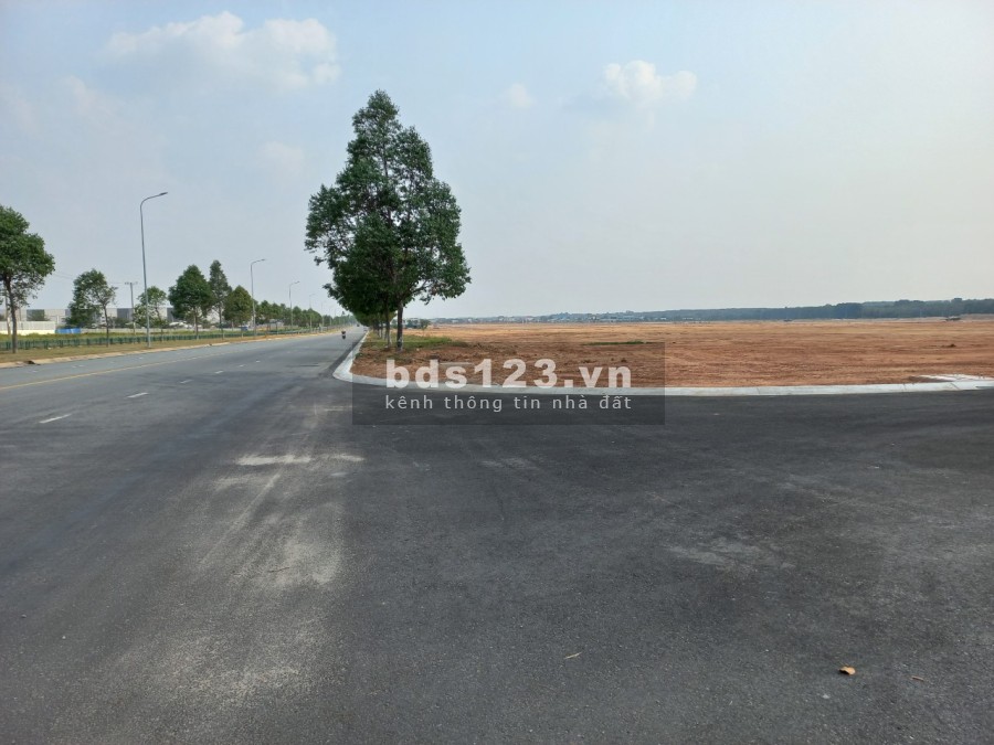 Bán đất 10000m2 trong khu công nghiệp Sóng Thần 3 Bình Dương. Bán đất kèm theo nhà xưởng giá rẻ