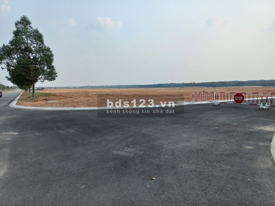 Bán đất 10000m2 trong khu công nghiệp Sóng Thần 3 Bình Dương. Bán đất kèm theo nhà xưởng giá rẻ