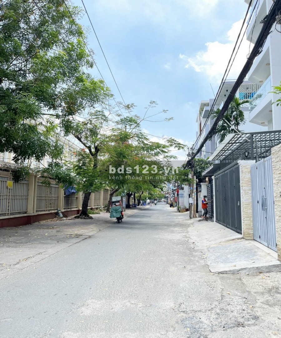 Bán nhà 2 lầu sân thượng, mặt tiền hẻm xe hơi Lâm Văn Bền, phường Tân Kiểng, Quận 7