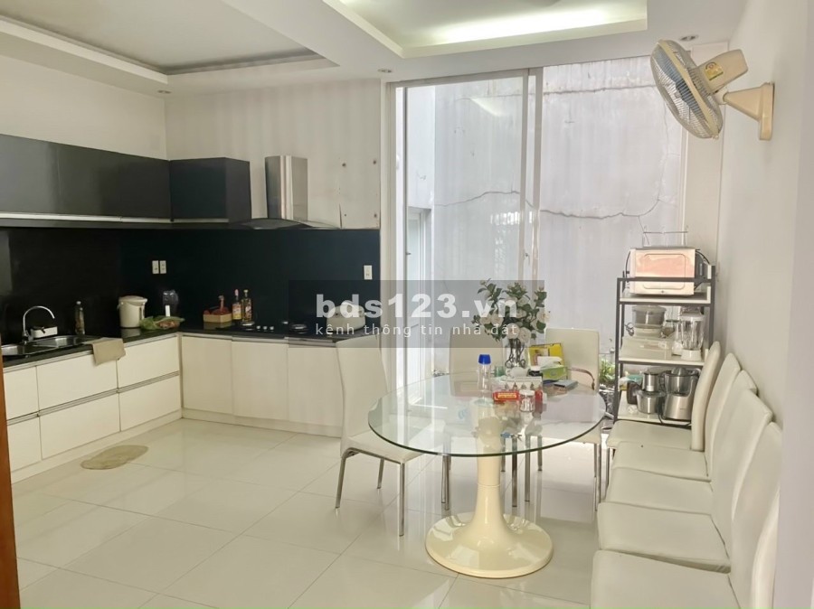 Bán nhà 2 lầu sân thượng, mặt tiền hẻm xe hơi Lâm Văn Bền, phường Tân Kiểng, Quận 7