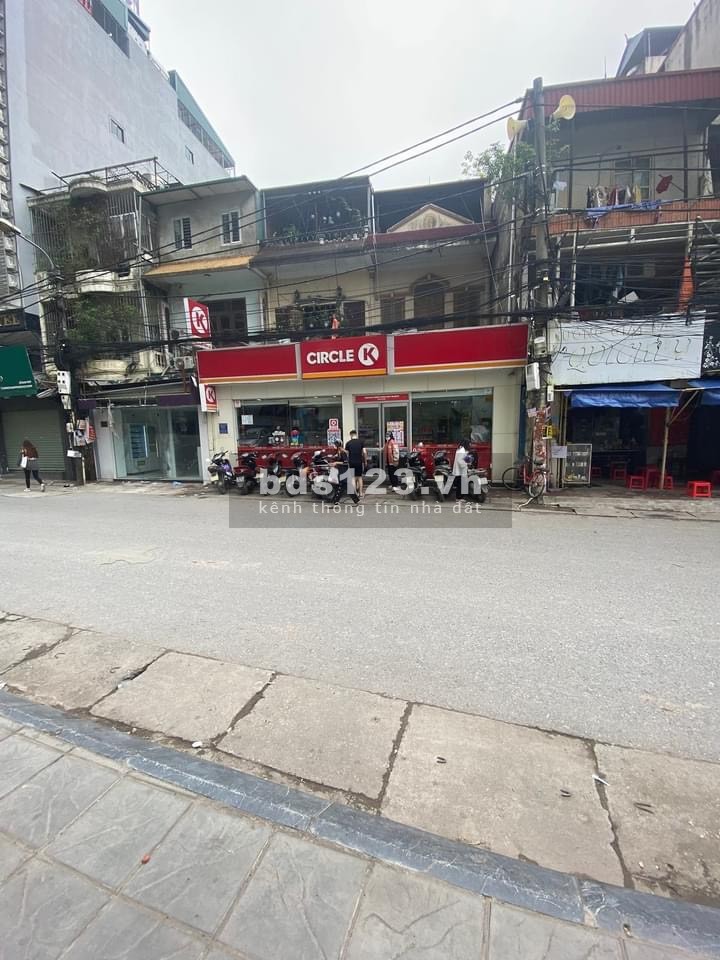 Nhà mặt tiền rộng gần chung cư, trường đại học khu dân cư đông đúc liên hệ 0913218892