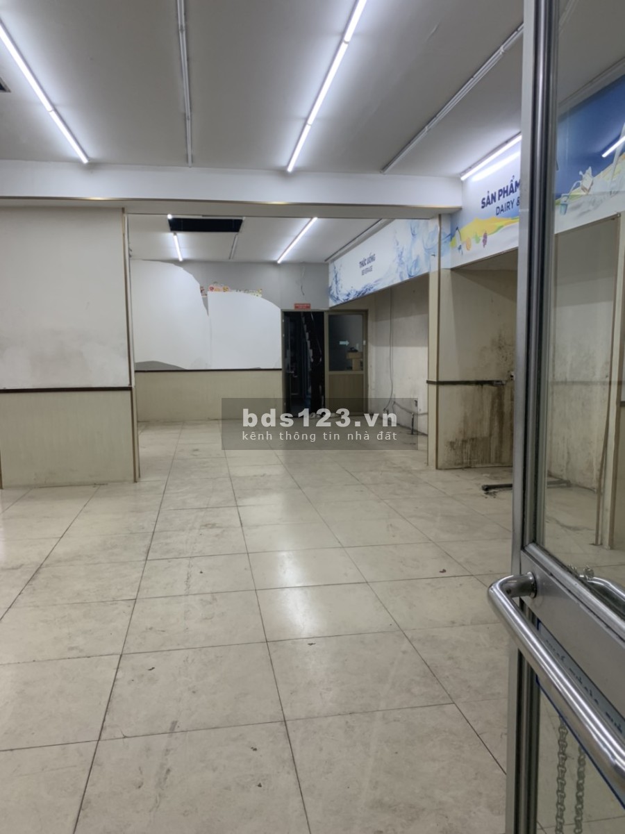 Nhà mặt tiền rộng gần chung cư, trường đại học khu dân cư đông đúc liên hệ 0913218892